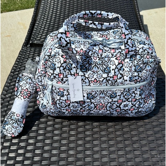 NWT Vera Bradley Lisbon Medallion Compact Traveler Bag Trolley Sleeve ~ … - Picture 2 of 8